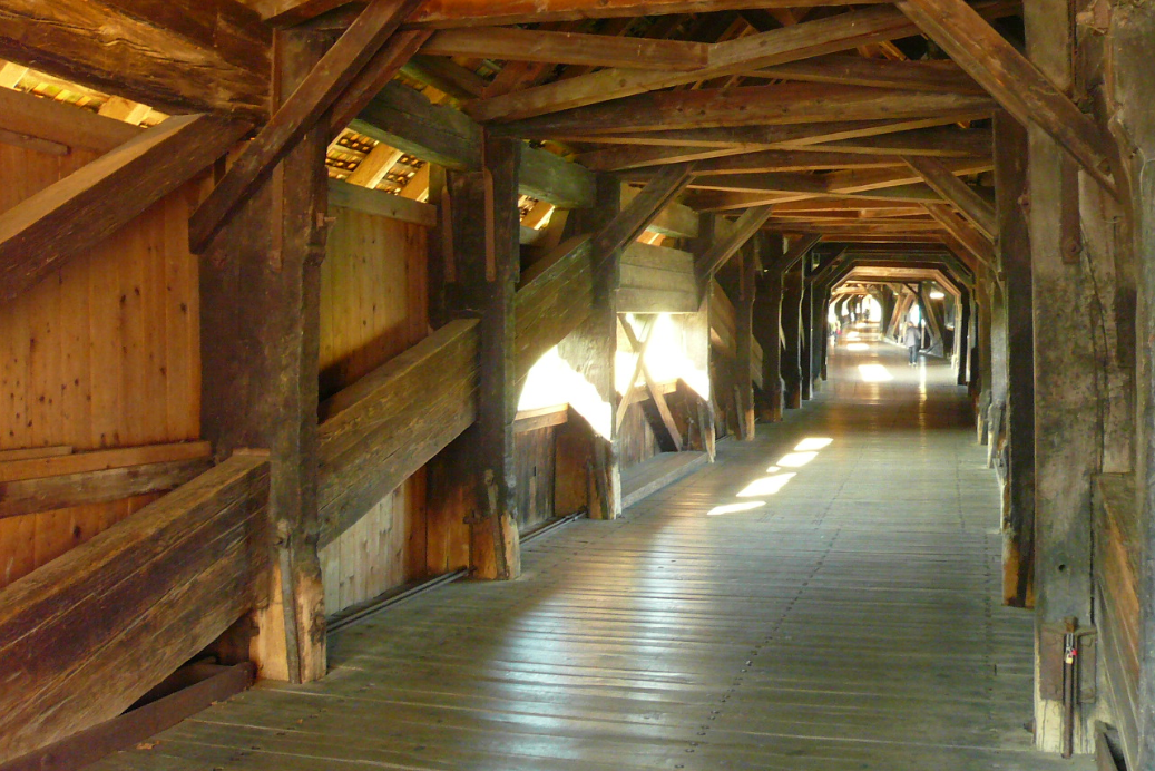 Im Inneren der Holzbrücke zwischen Stein AG und Bad Säckingen